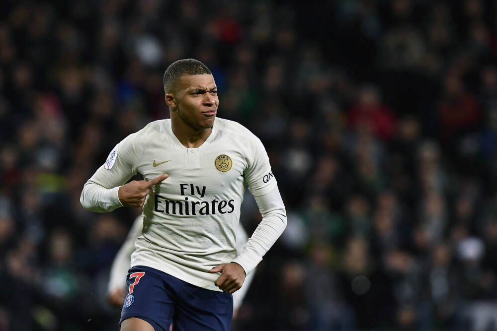 黄健翔称支持退役球员下一线带孩子踢球，李玮锋：很好的一篇文章